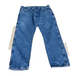 Wrangler Jeans Men's Size 42x30 Regular Fit Straight Leg Medium Wash Denim